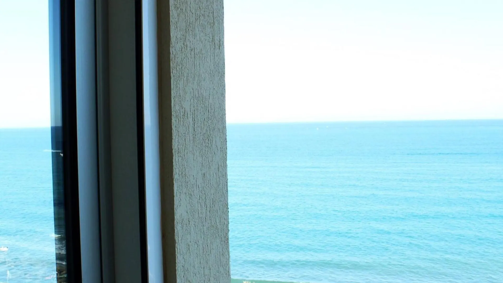 Esplendido Apartamento A Pie De Playa En Torremolinos contacts